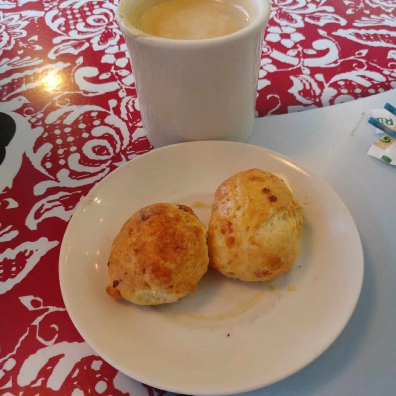 Pan de Queso y Café Negro