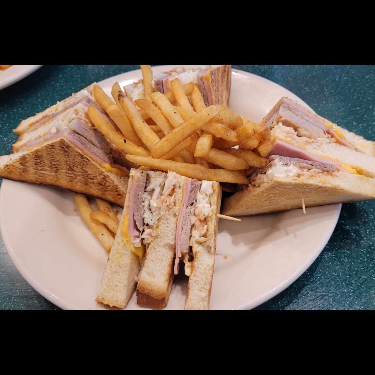 Combo - club sándwich + acompañamiento + bebida