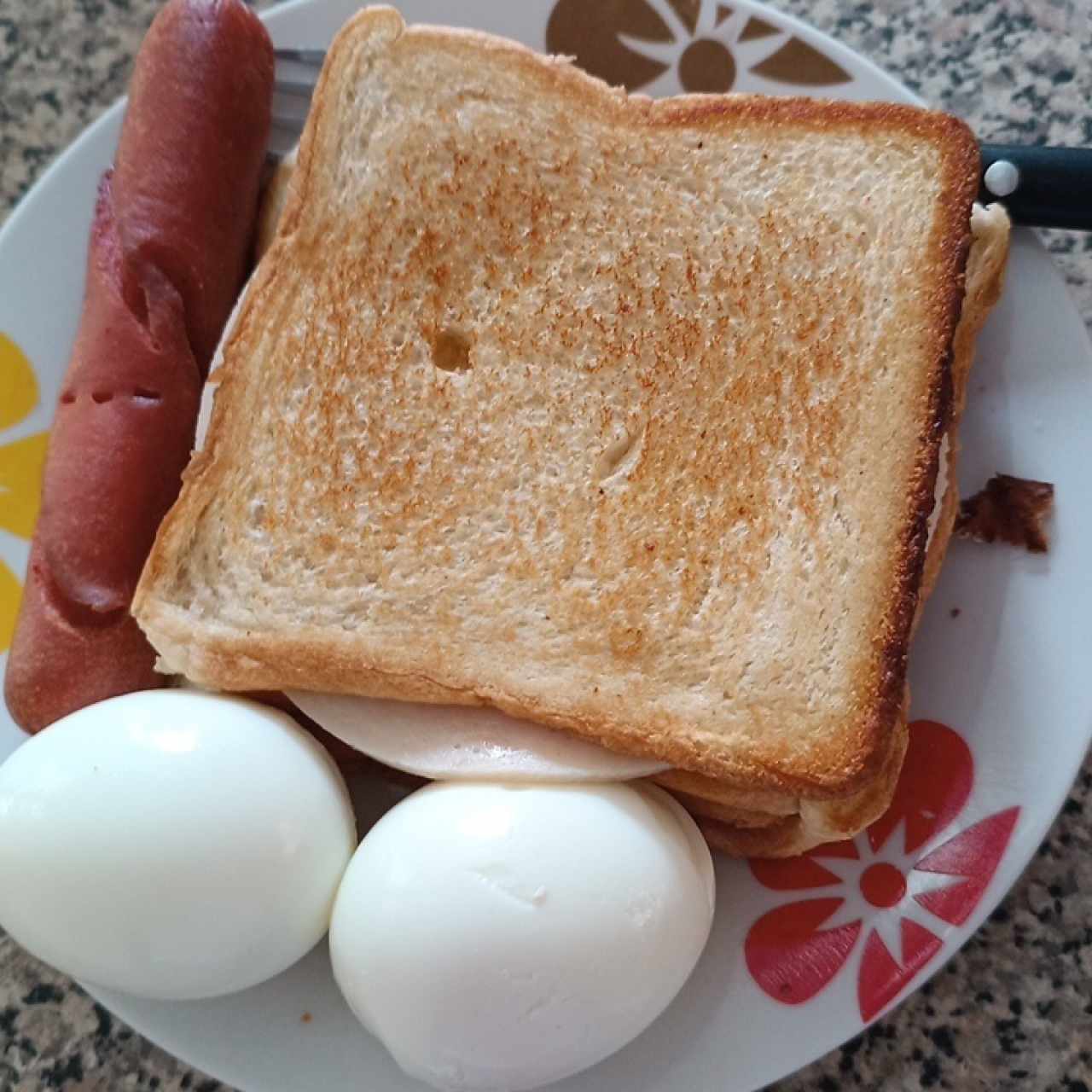 desayunó pan tostado 