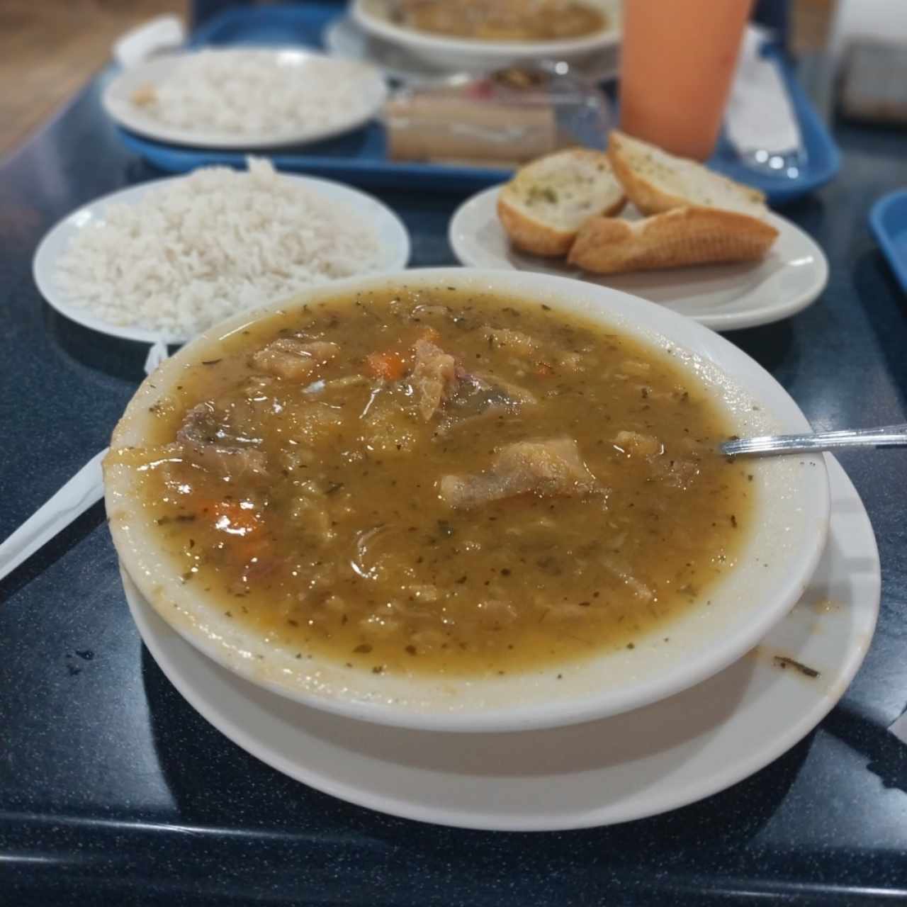 Sopa de Pata, Arroz Blanco y Flan de la Casa.