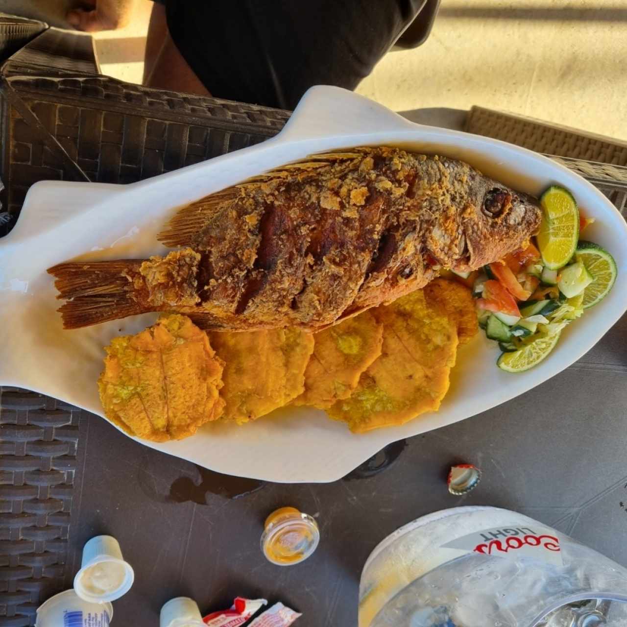 Pescado frito con patacones