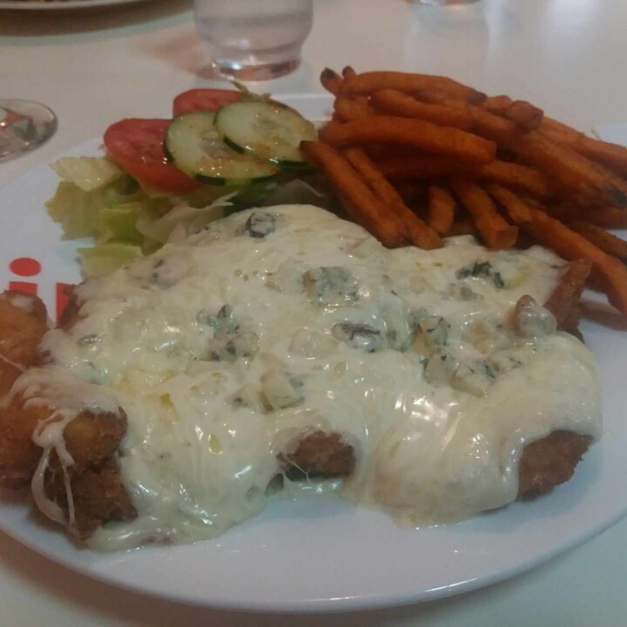 Milanesa de pollo con blue sheese