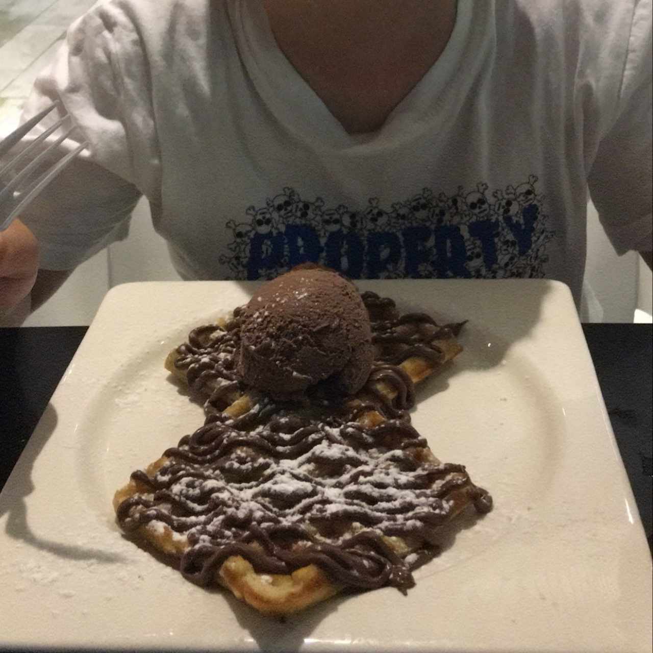 wafles con Nutela y helado de Chocolate