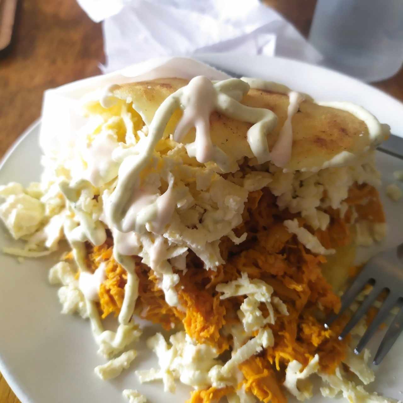 Arepa de pollo y queso