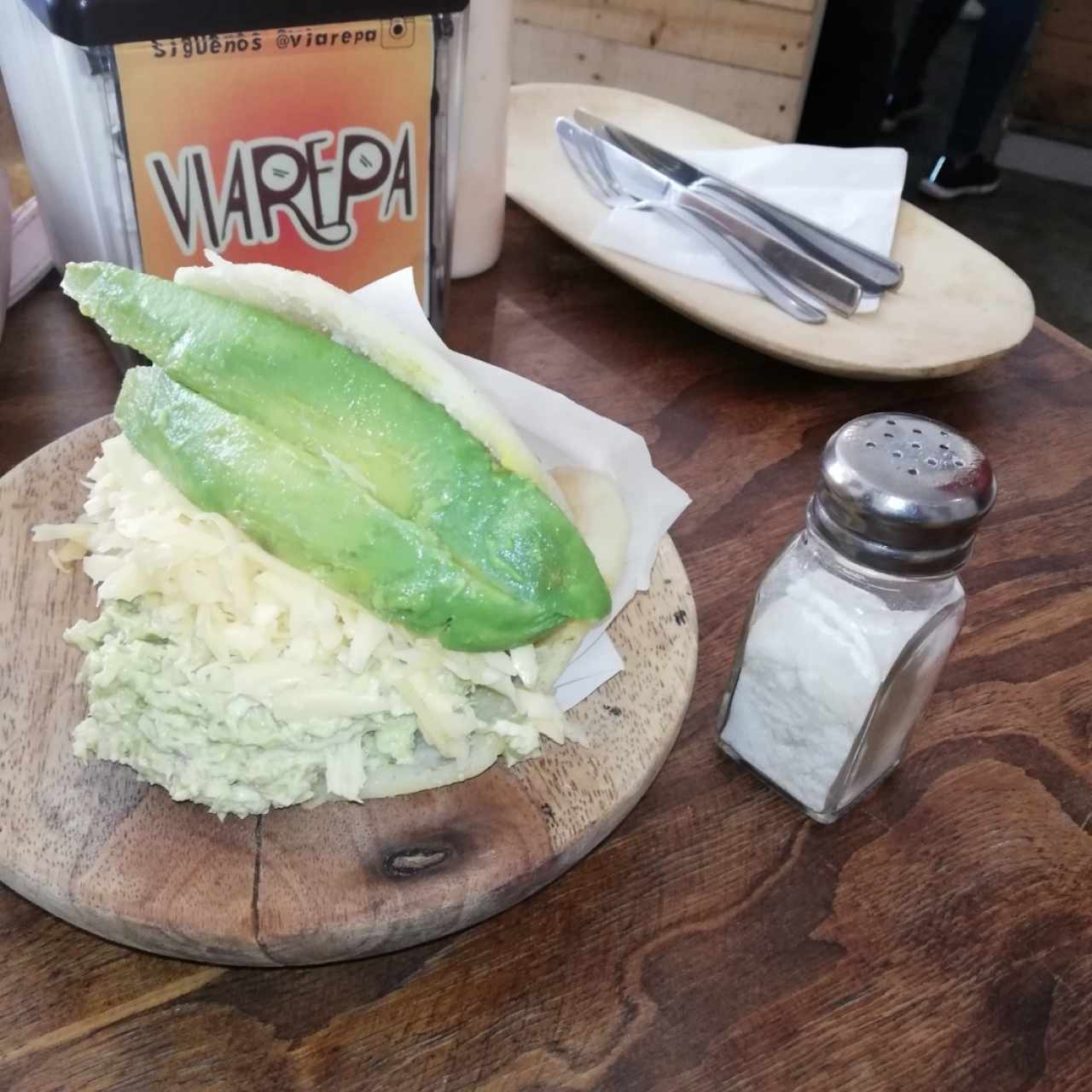 reina pepiada con extra de aguacate excelente