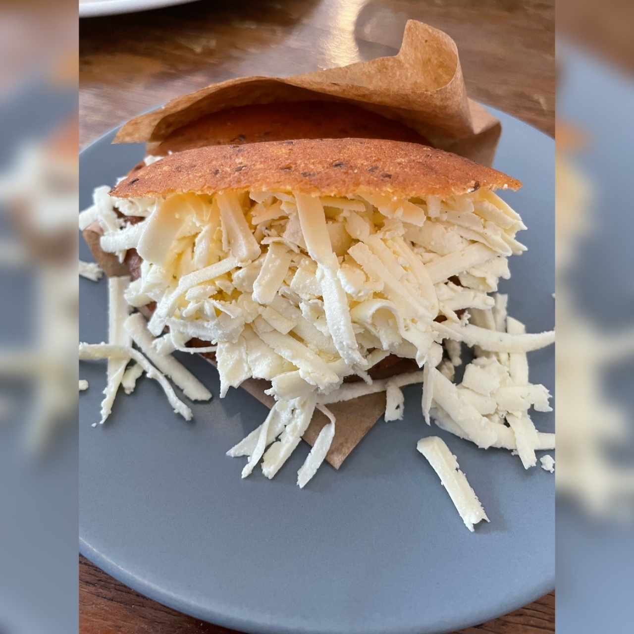 Arepa dulce con queso 