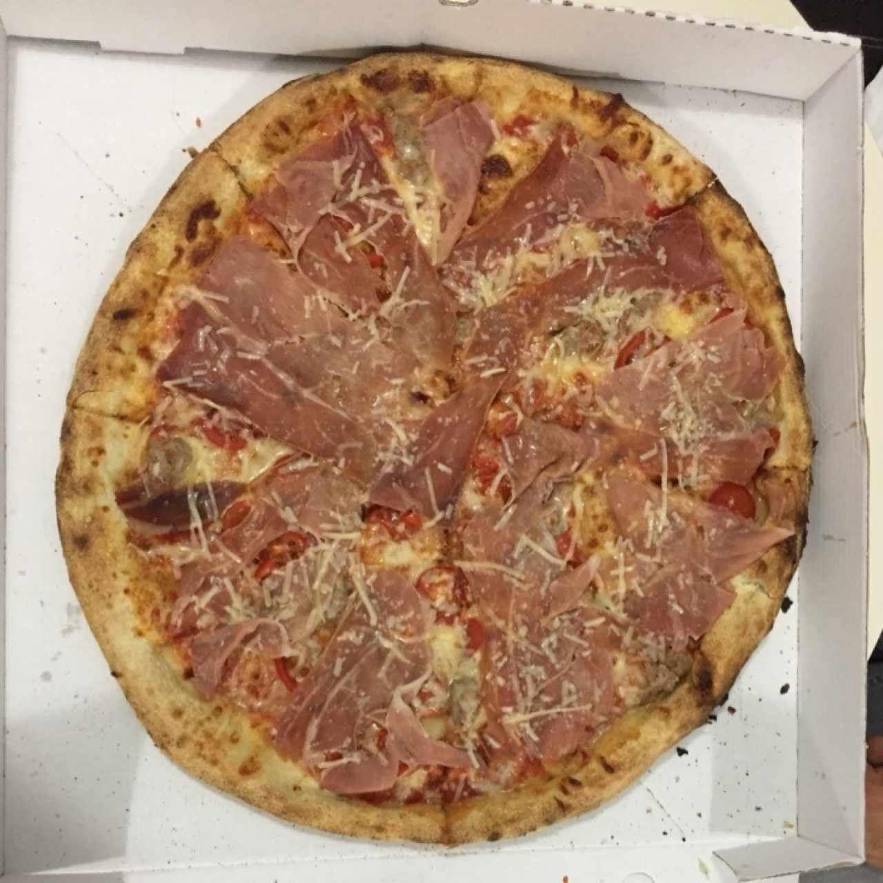 Pizza con jamón serrano