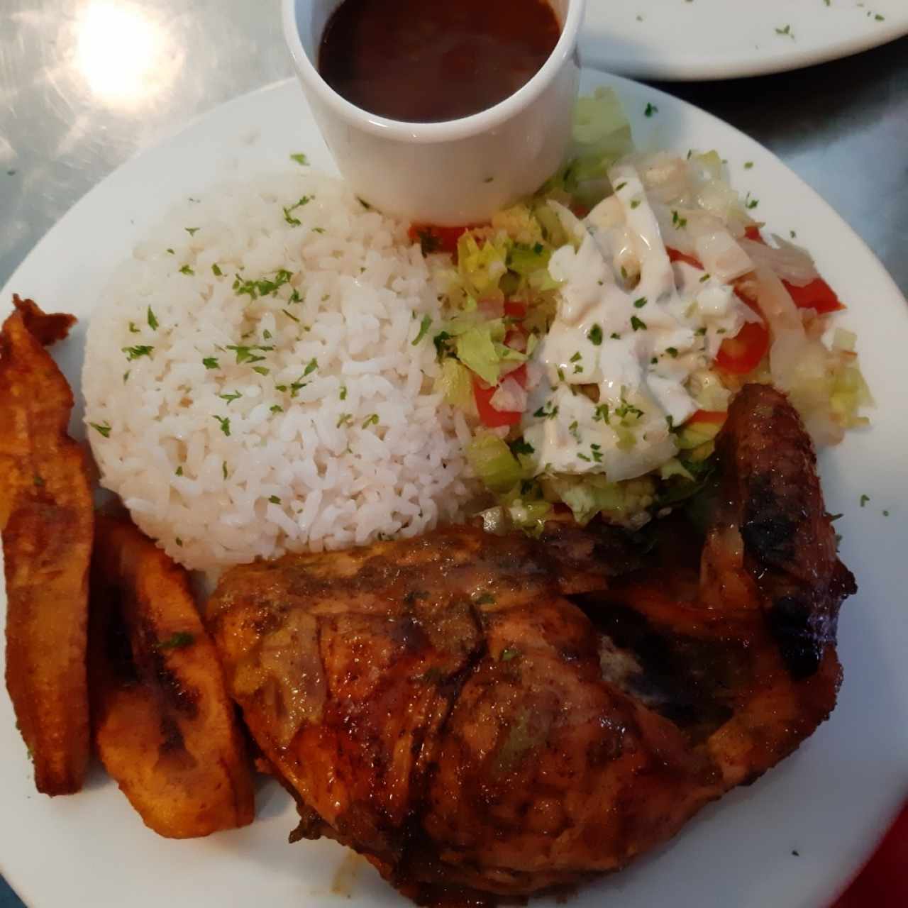 comida con pollo asado