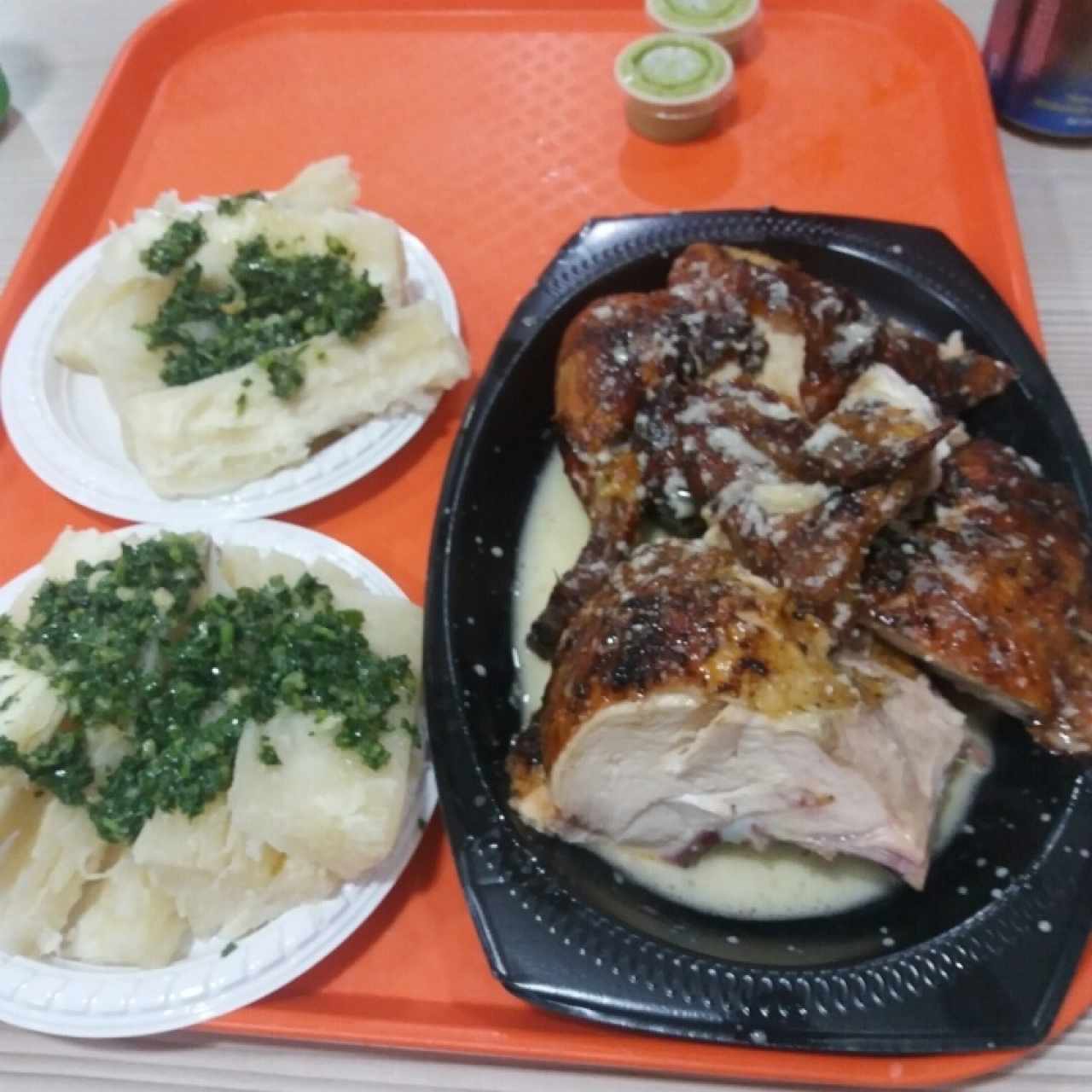 Pollo asado con yuca