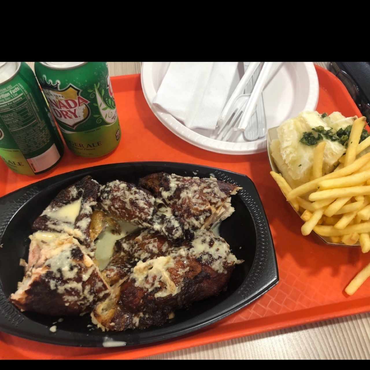 pollo con yucas al moho y papas