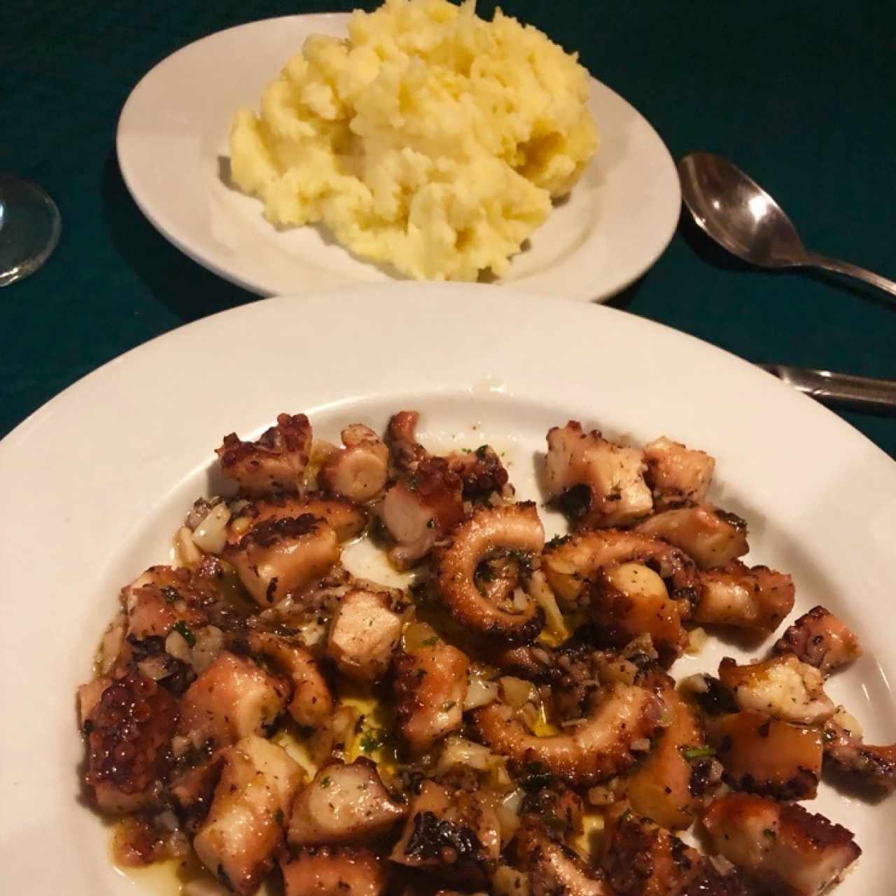 pulpo al ajillo con pure de papa