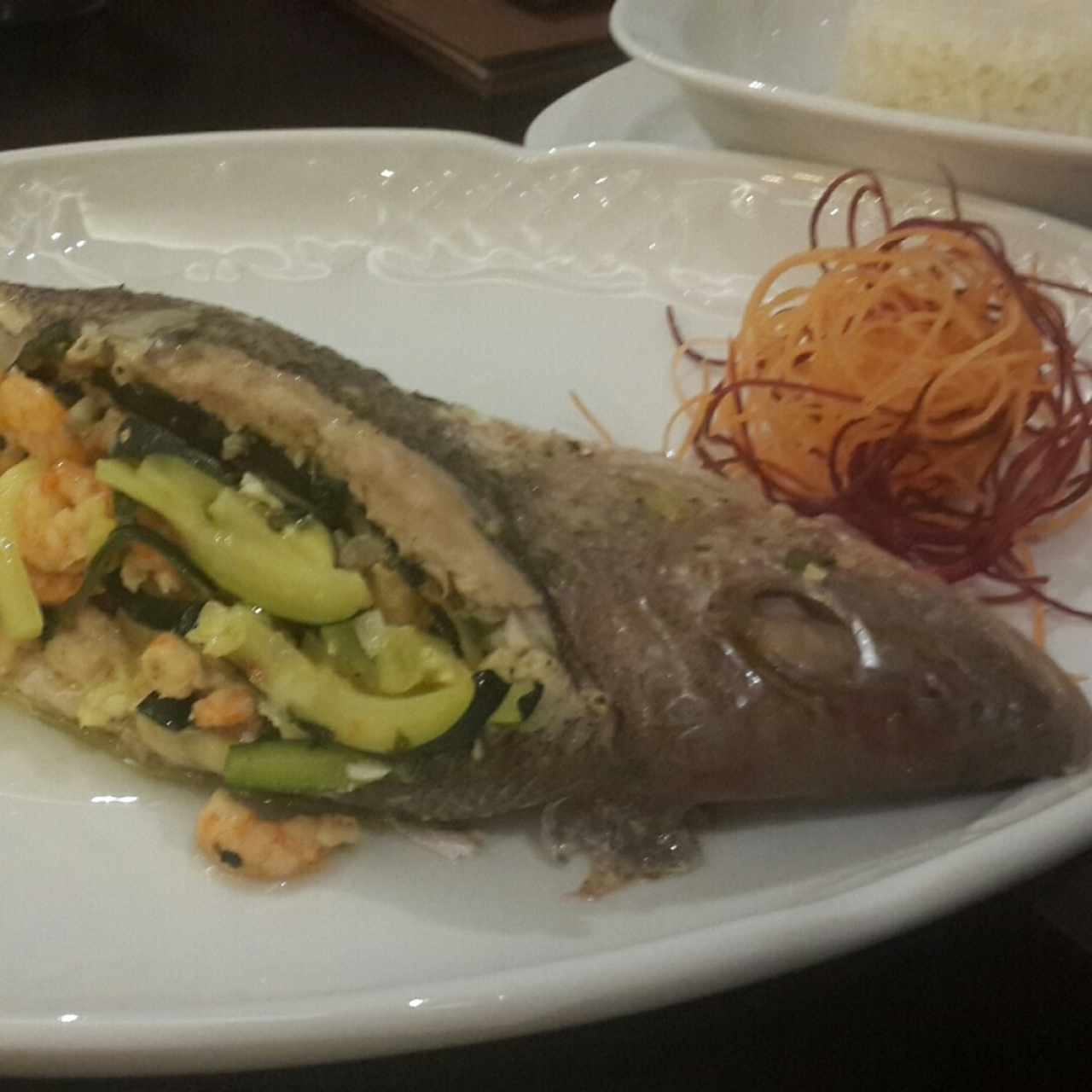 Pargo relleno de camarones y zuchini