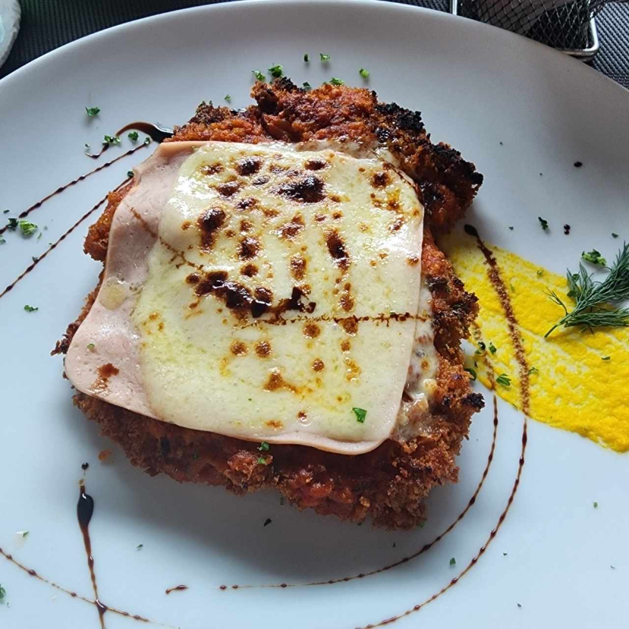 Milanesa de filete de res a la napolitana