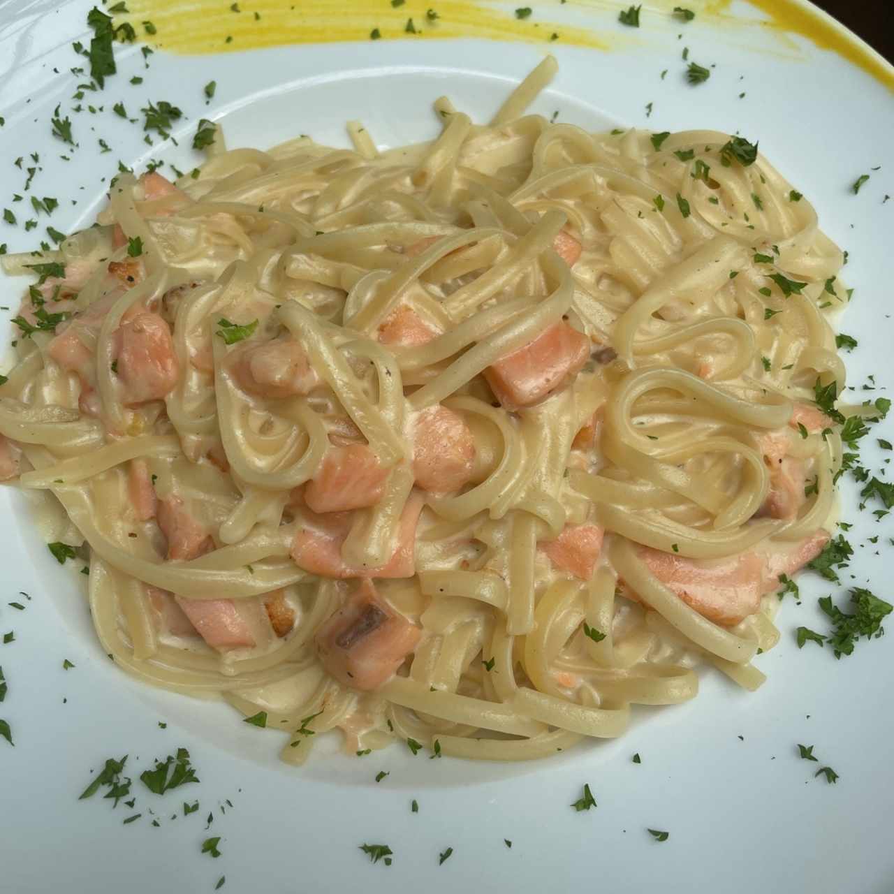 Fettuccini en salsa de salmon