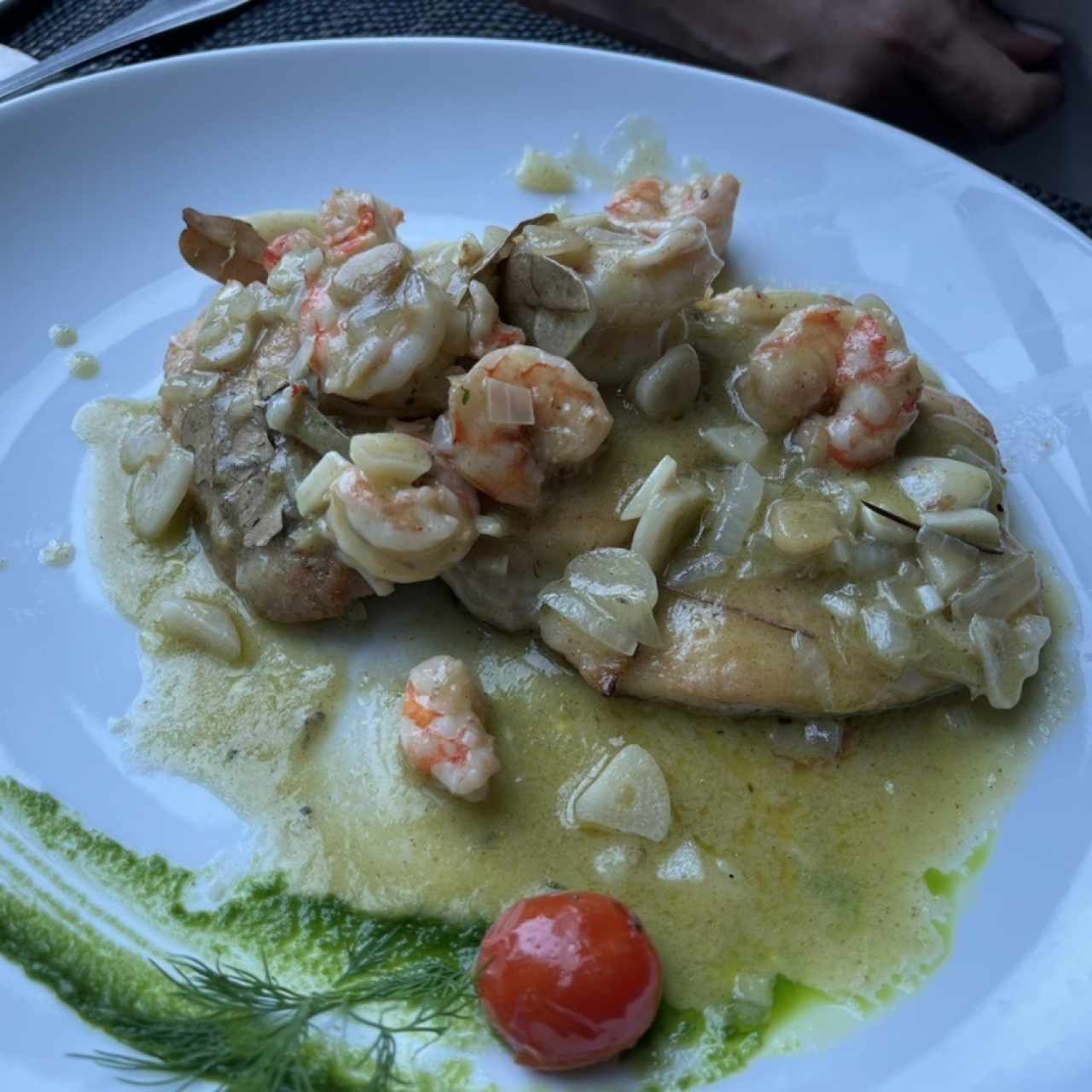 Mero con langostinos en salsa verde 9/10 (recomendación del dia)