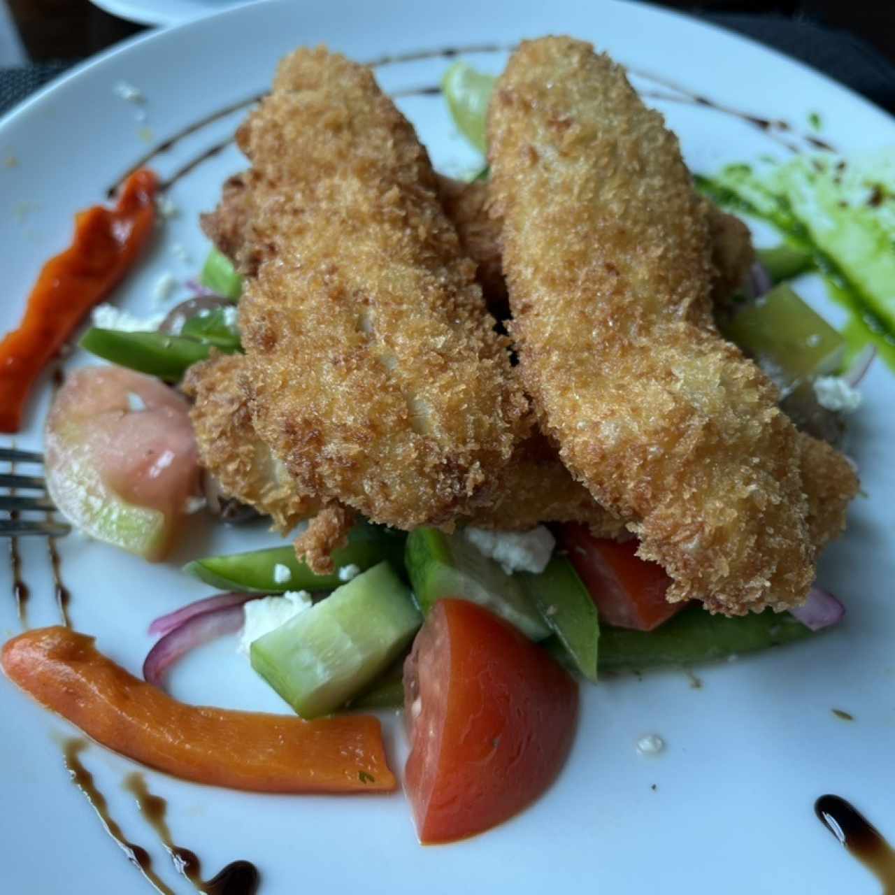 Guabina frita con ensaladita griega 8/10 (recomendacion del dia)