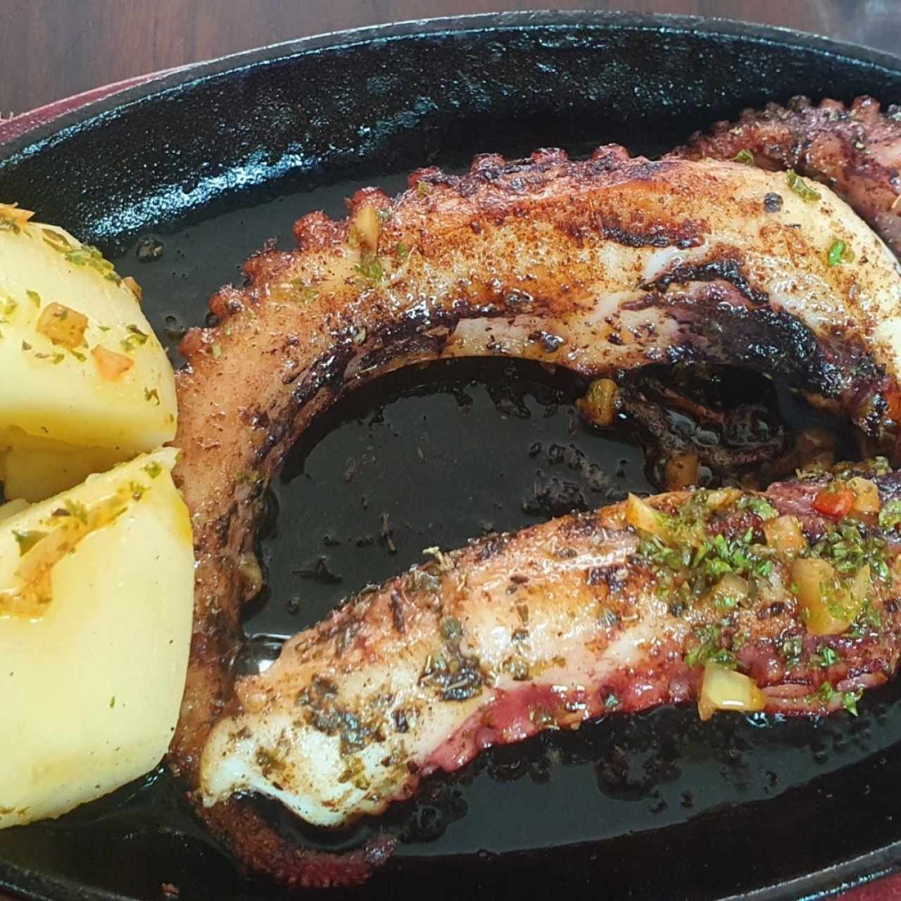 Entrantes calientes - Pulpo al carbón