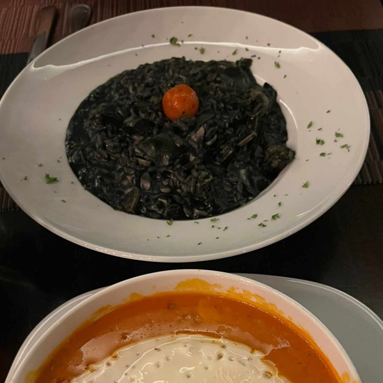 Arroz negro con camarones