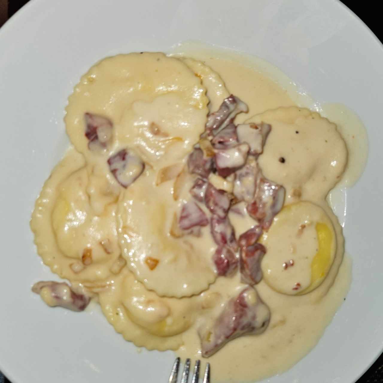 Ravioli de queso y jamón serrano