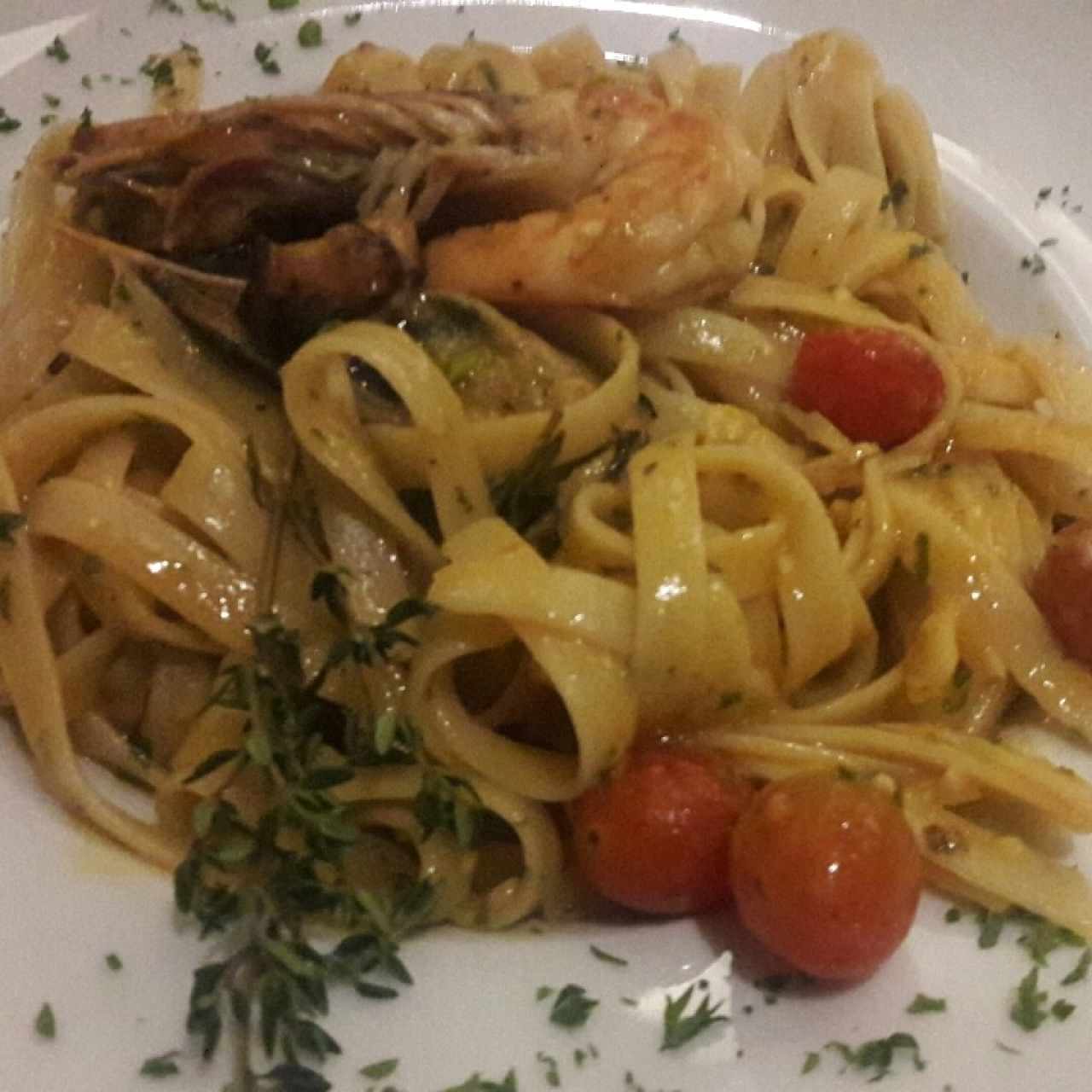 Fettucini con mariscos mixtos 