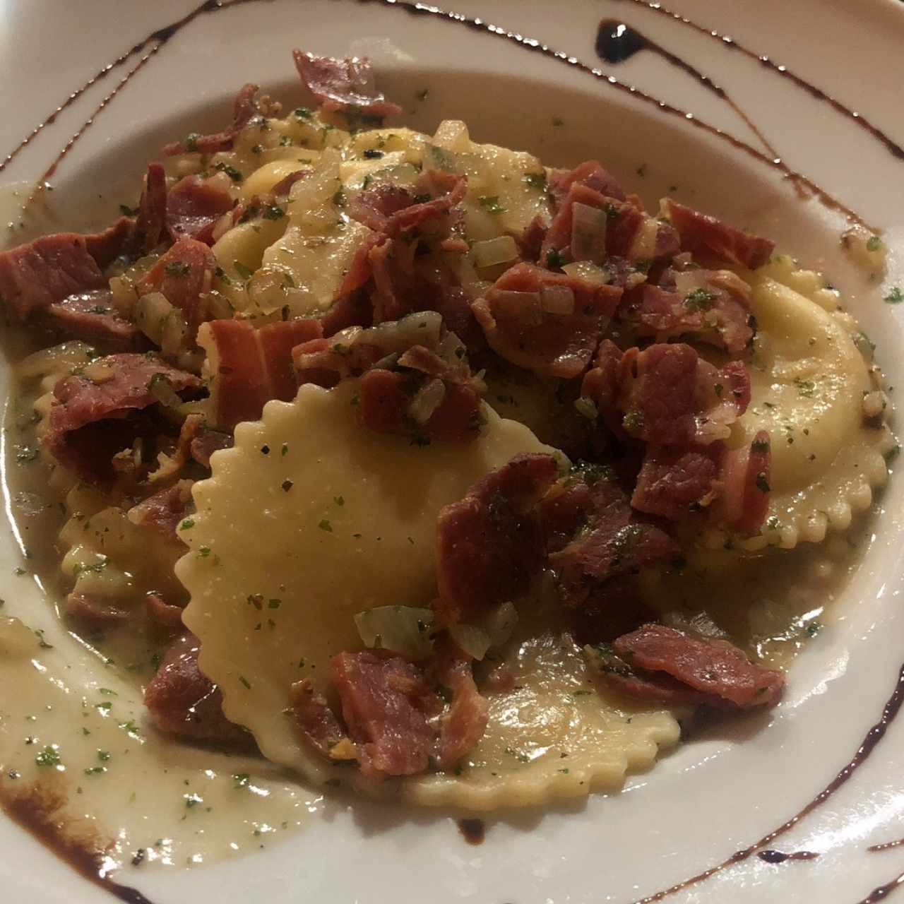 Ravioli de queso y jamón serrano