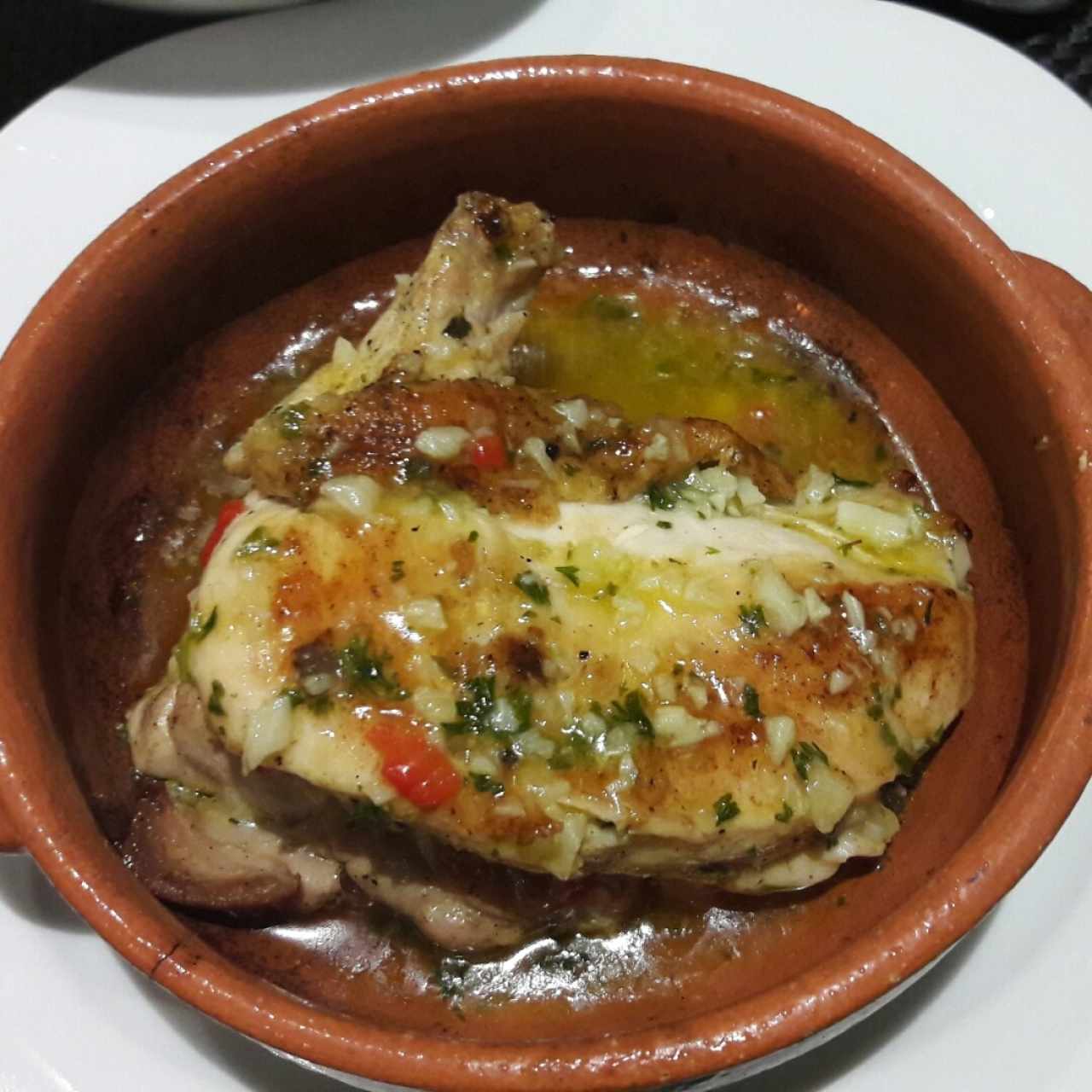 Pollo al ajillo