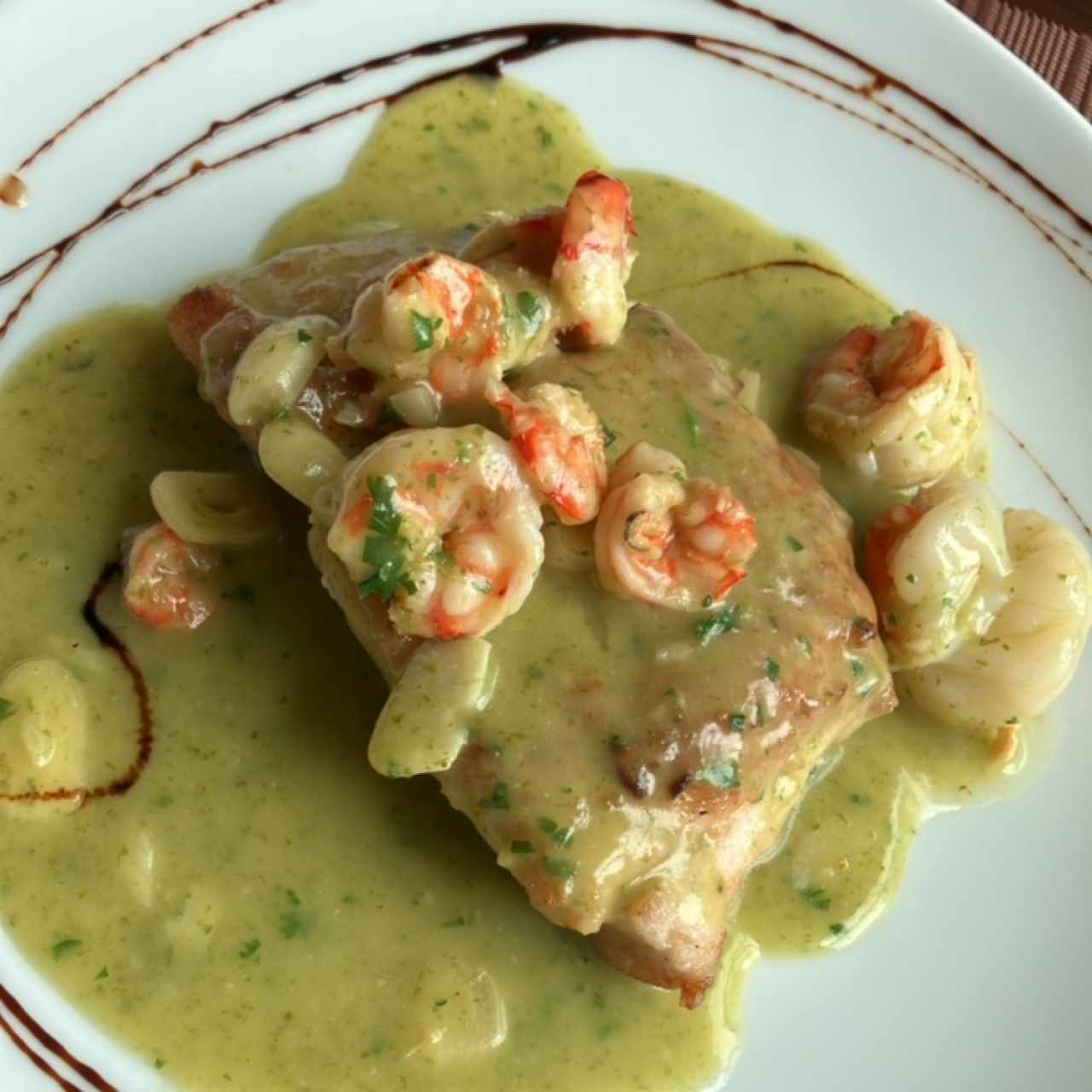 Pargo relleno de camarones al horno