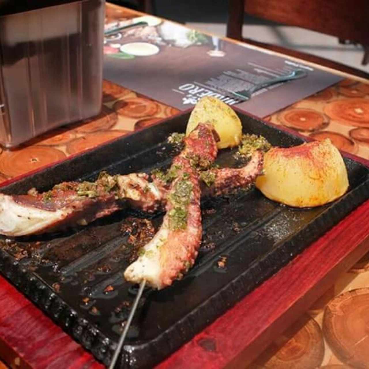 Entrantes calientes - Pulpo al carbón