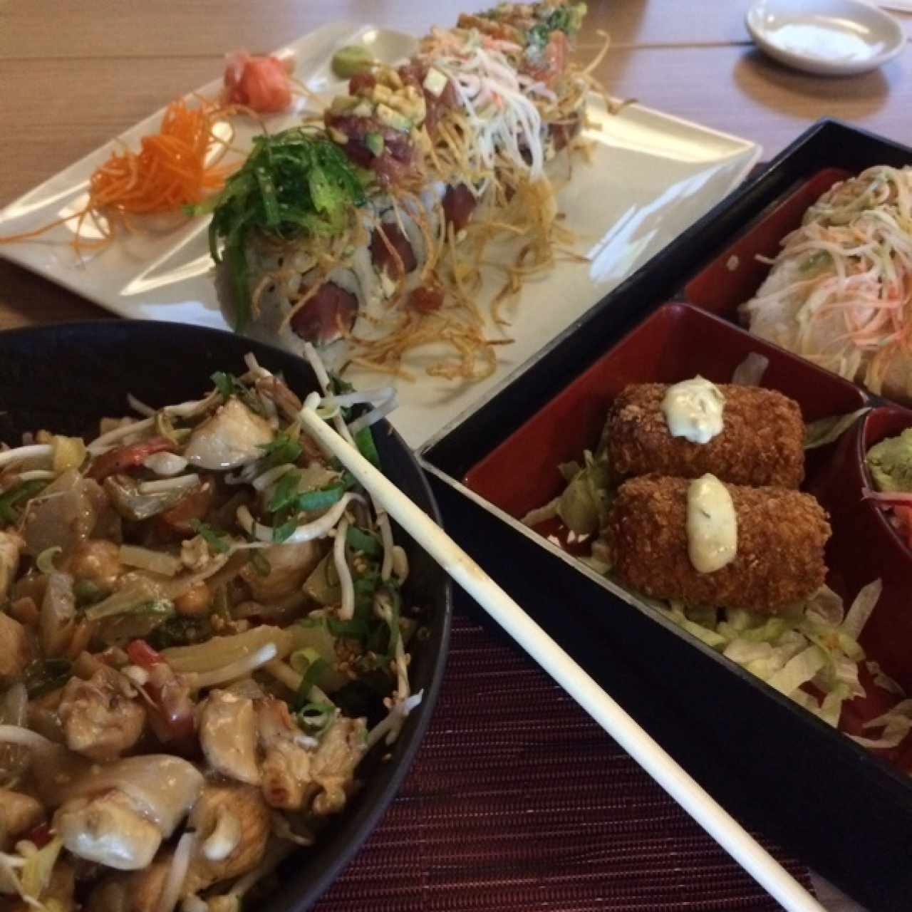 Rolls frescos - Rainbow roll, Lunch Special & Pad Thai