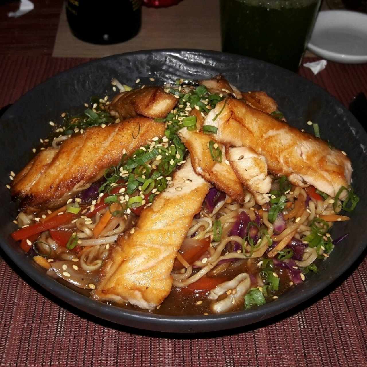 wok ramen de salmón 