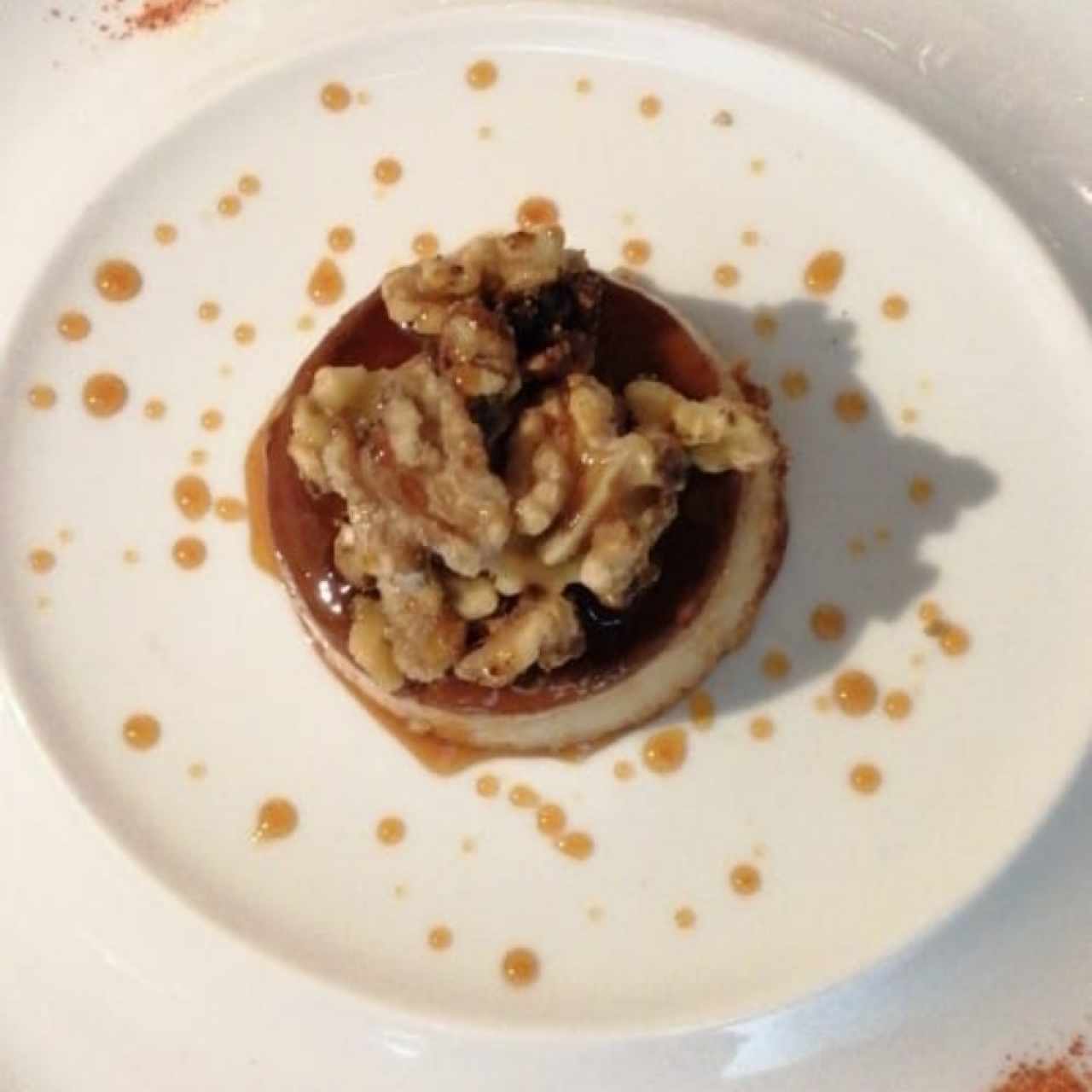 Flan con Ron Abuelo y nueces caramelizadas