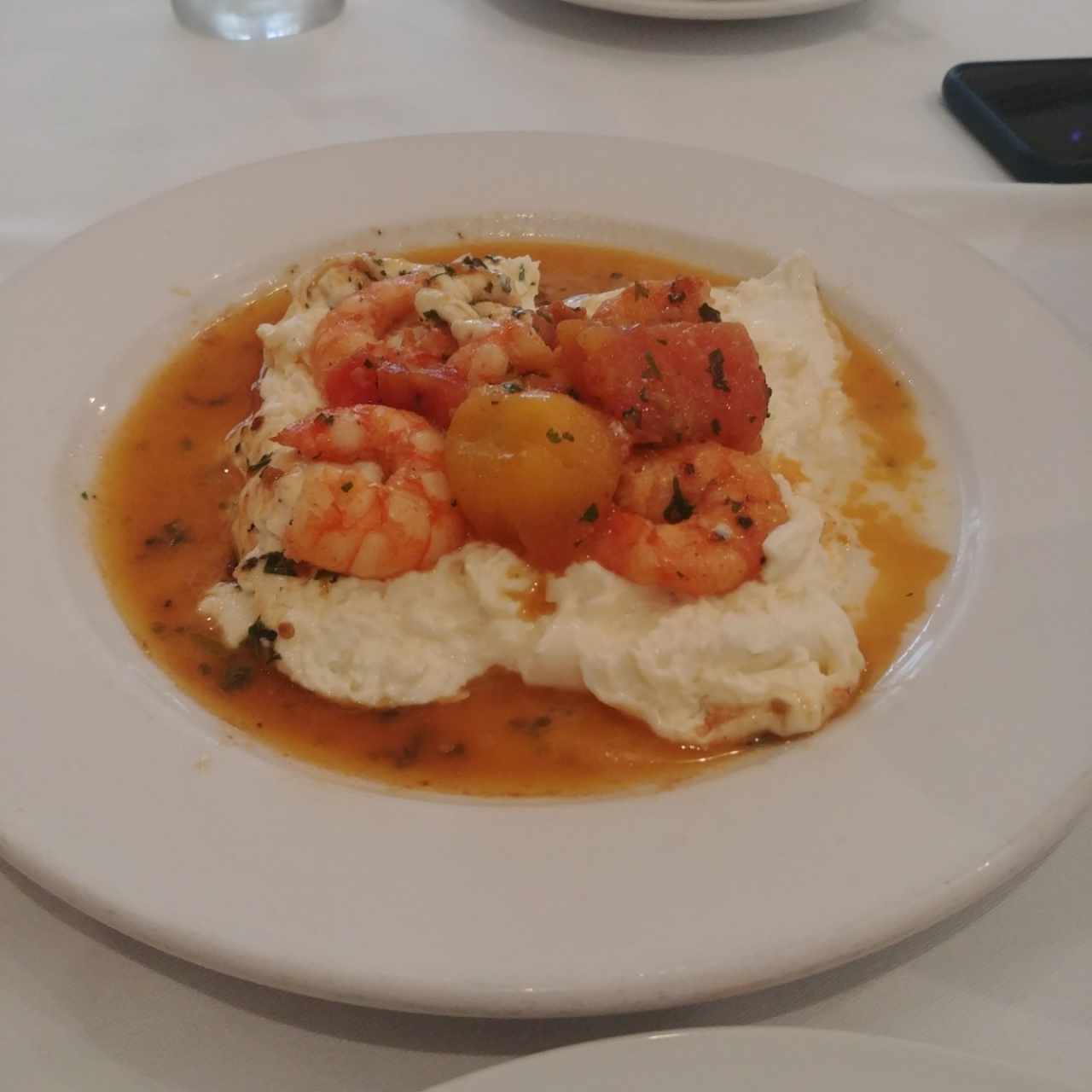 Burrata con langostinos