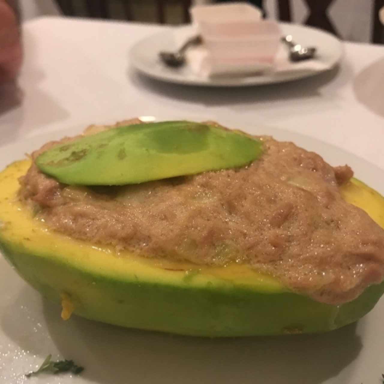 aguacate relleno con ventrescade atun ..!