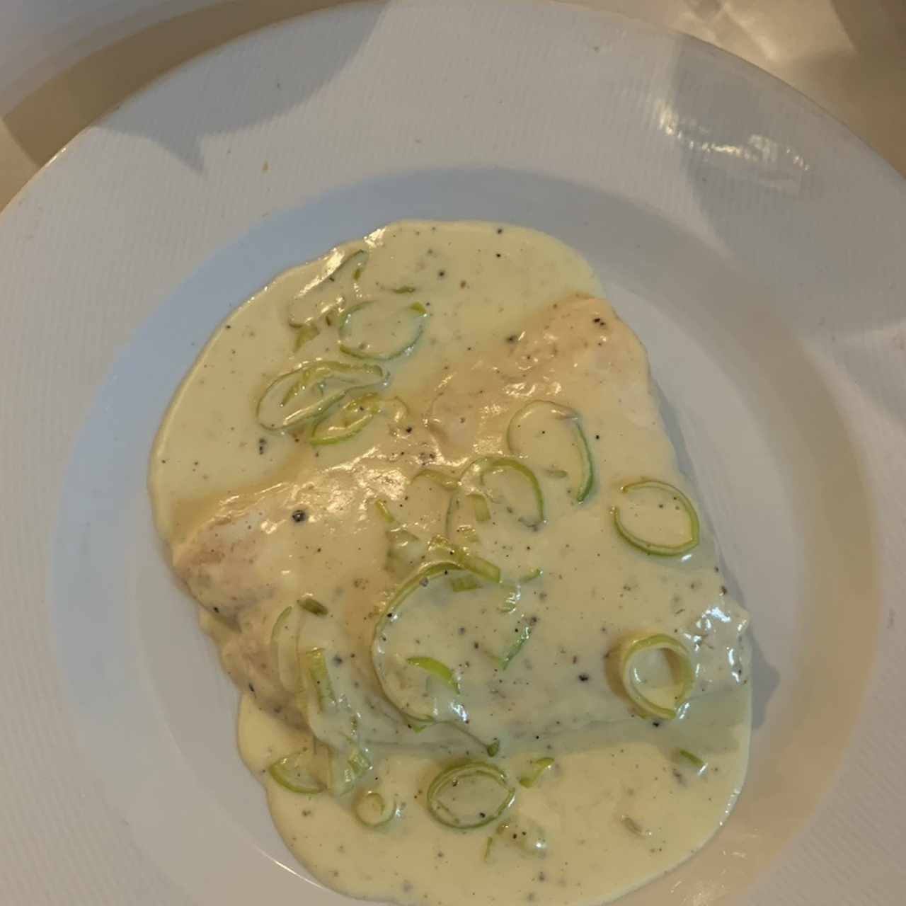 Salmón con puerros en salsa blanca 