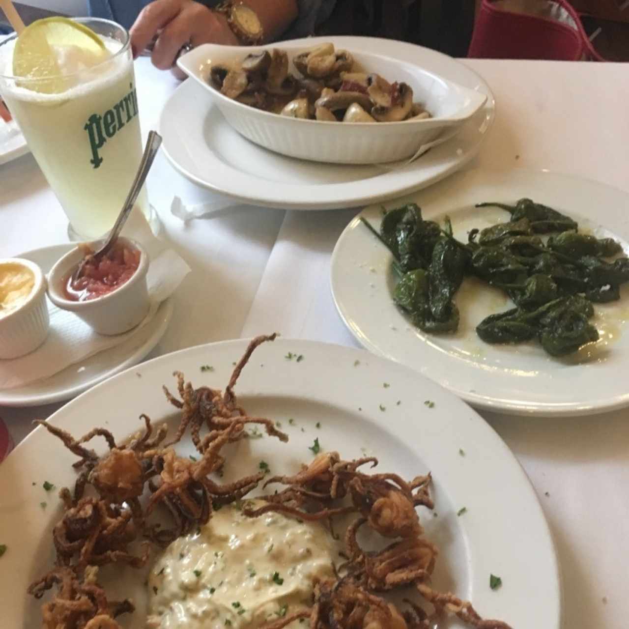 Pimientos Padron, champiñones serrano, arañitas