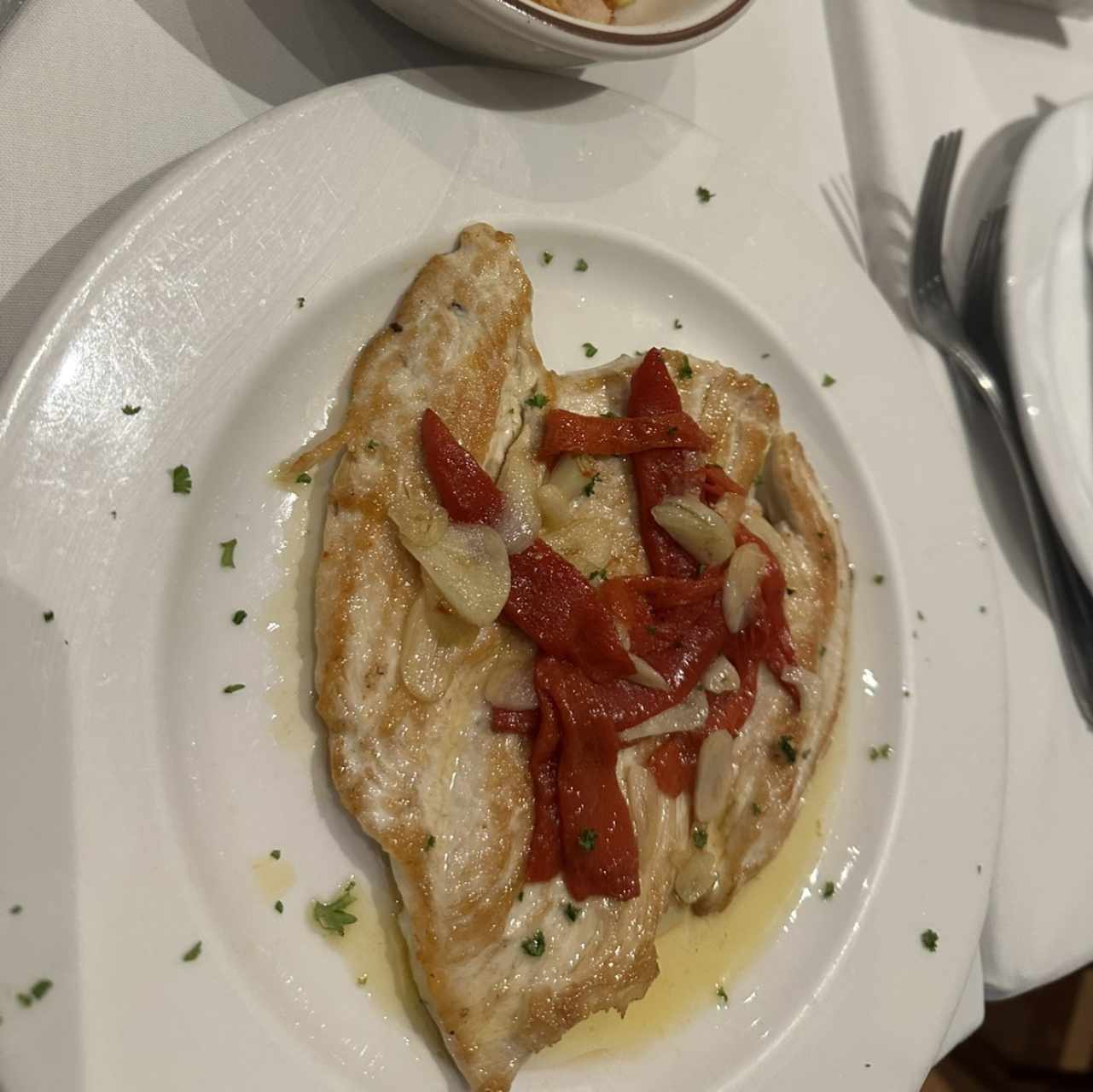 Pechuga de Pollo con Piquillos y Ajo