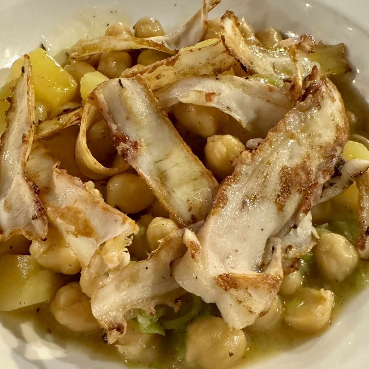 Pulpo a la Brasa con Garbanzos