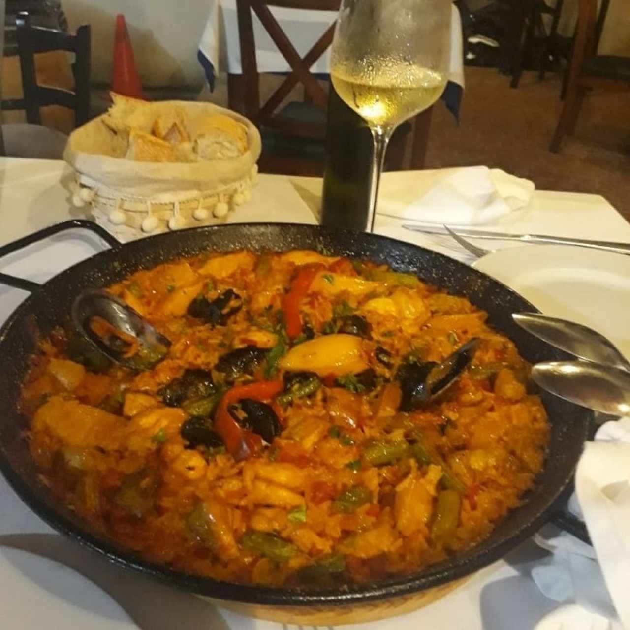 Paella de Mariscos y Escargot