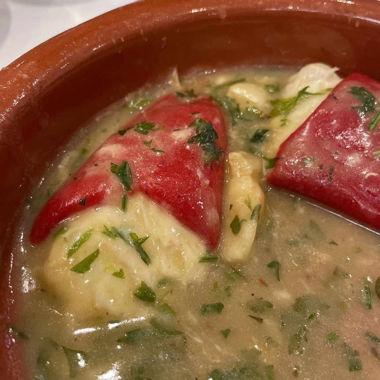 Piquillos rellenos de mero y almejas