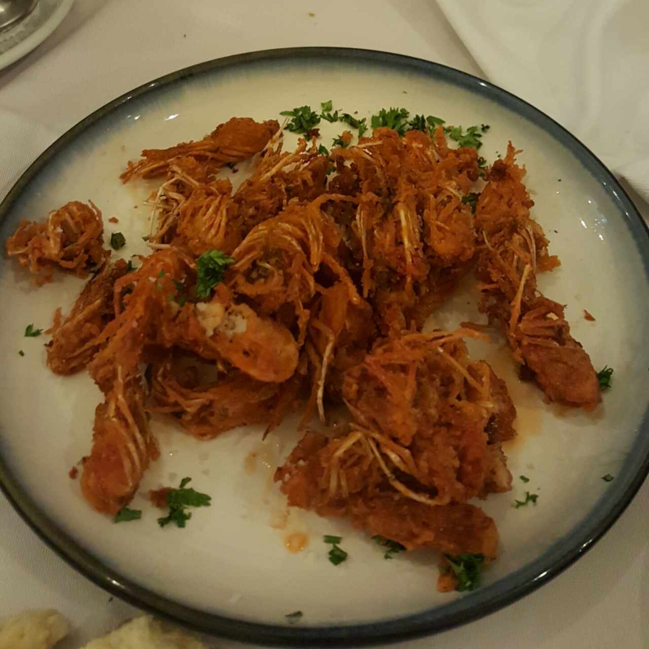 cabezas de camarón fritas. Nunca hay visto algo igual, pensaba que se usaba para hacer caldos. No me gusto para nada