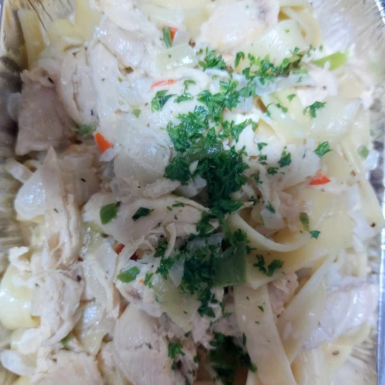 Fetuccini Alfredo con pollo