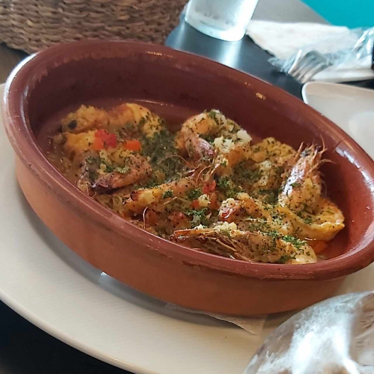 Camarones en Mantequilla de ajos y Piquillos 