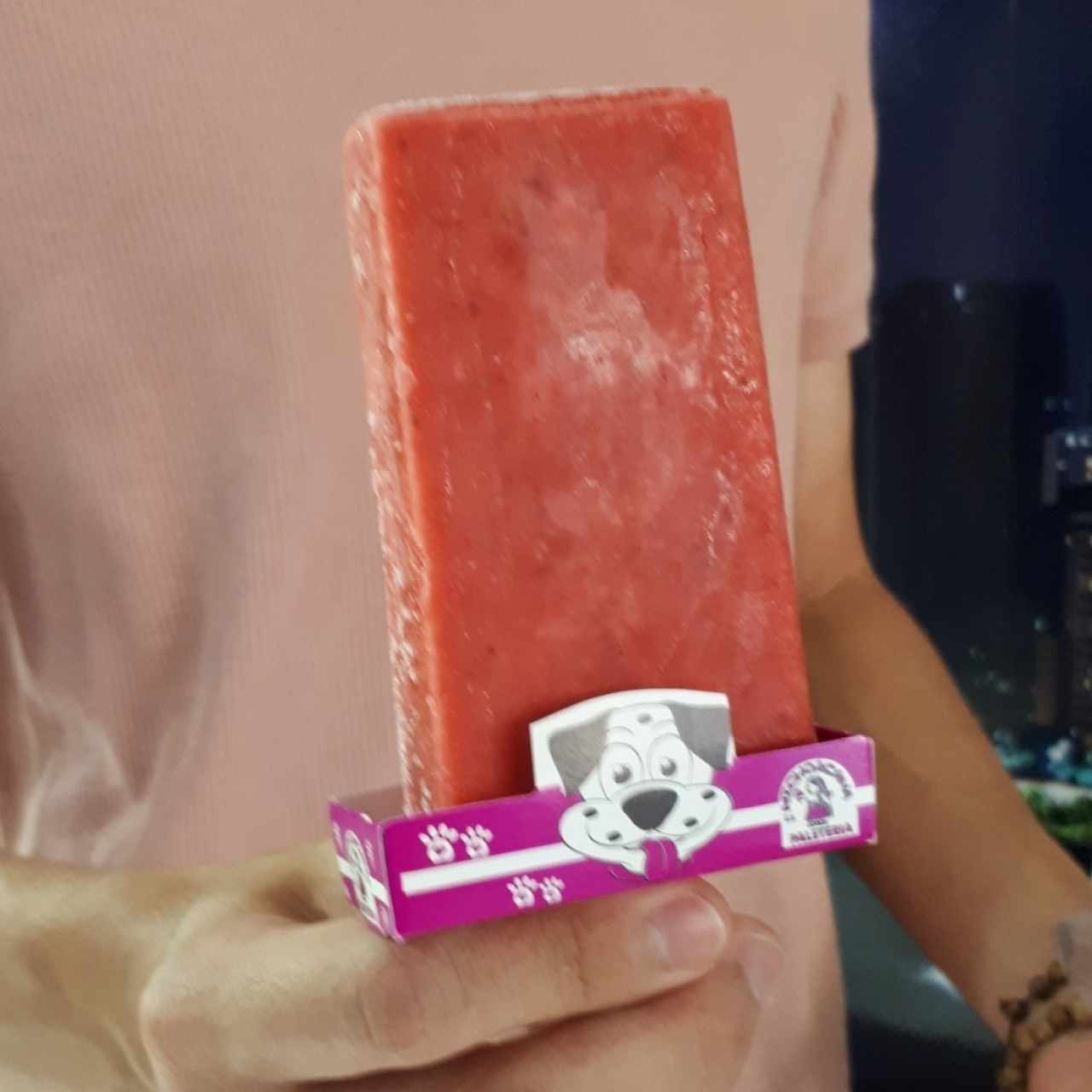 Paleta de fresa rellena