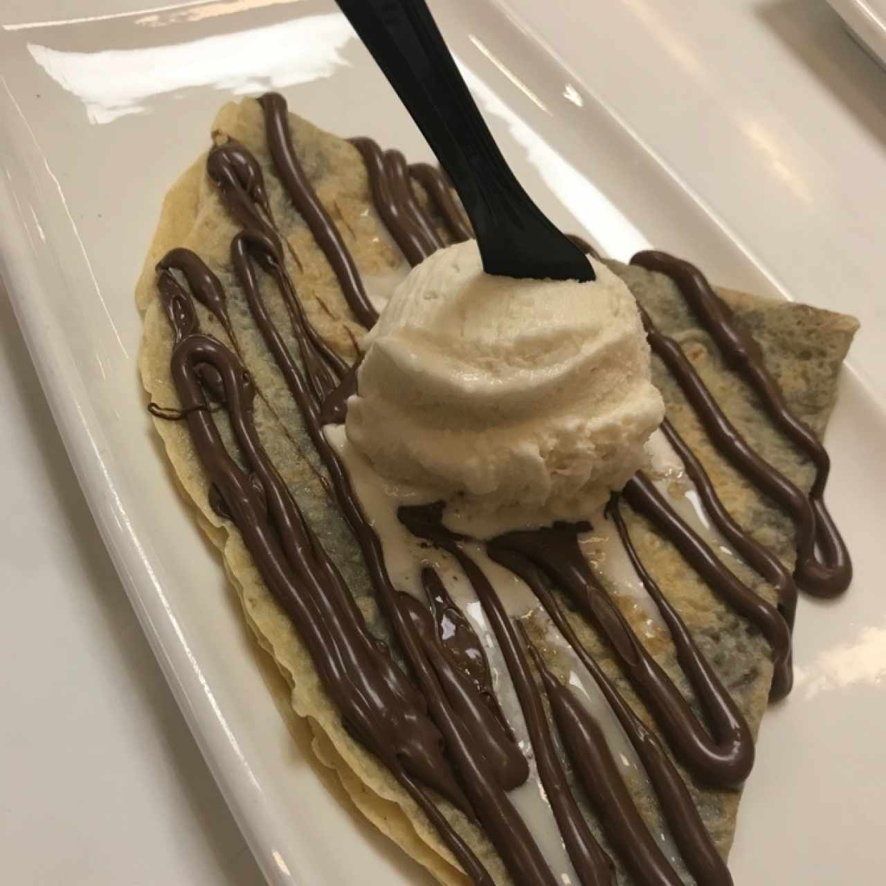 crepe de nutella con helado de coco