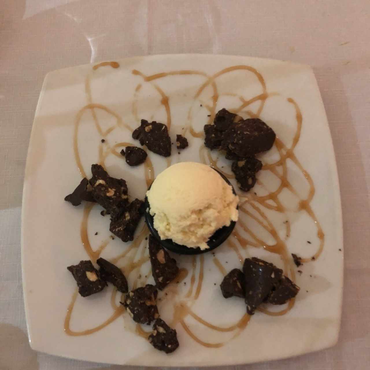 Turròn de chocolate con helado