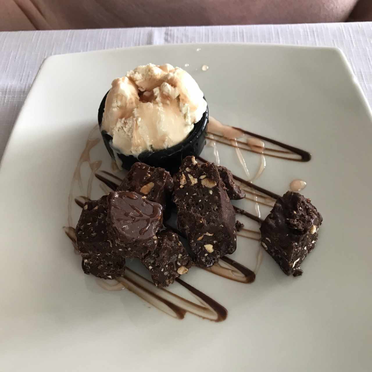 Turrón de chocolate con helado