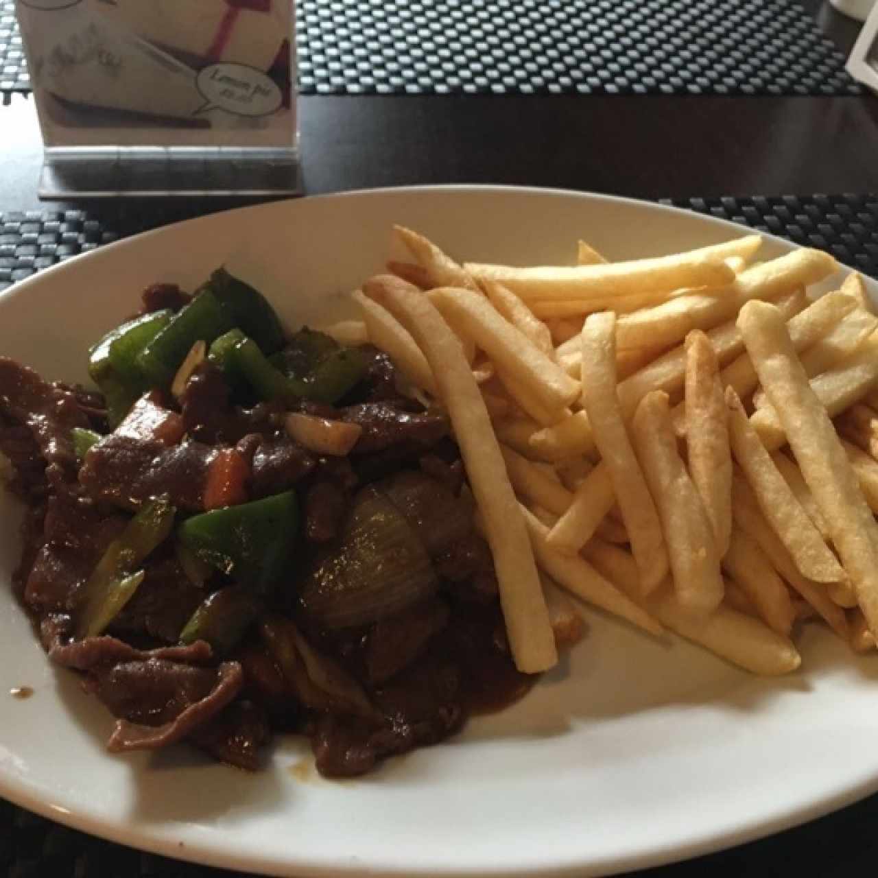 Bistec Picado con Papas Frita