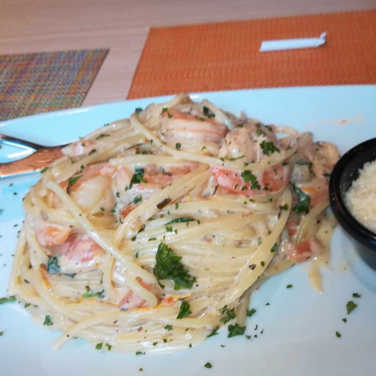 Alfredo con pollo/ Camarones.