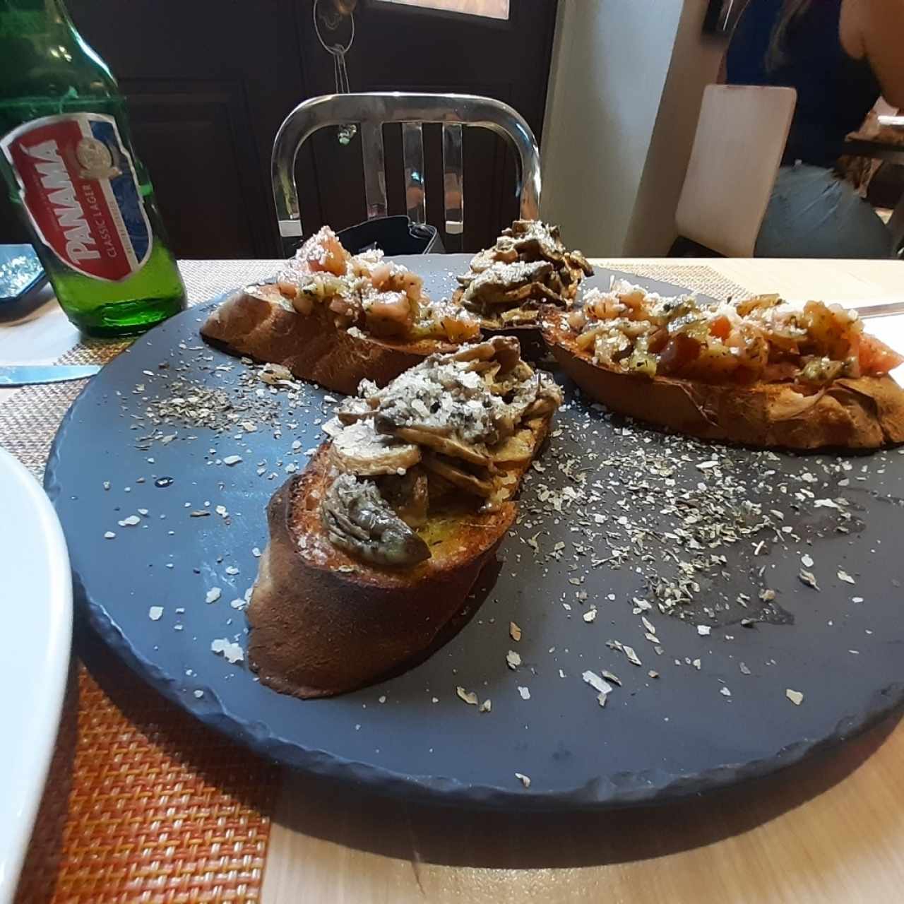 Entradas Calientes - Bruschetta Mixta