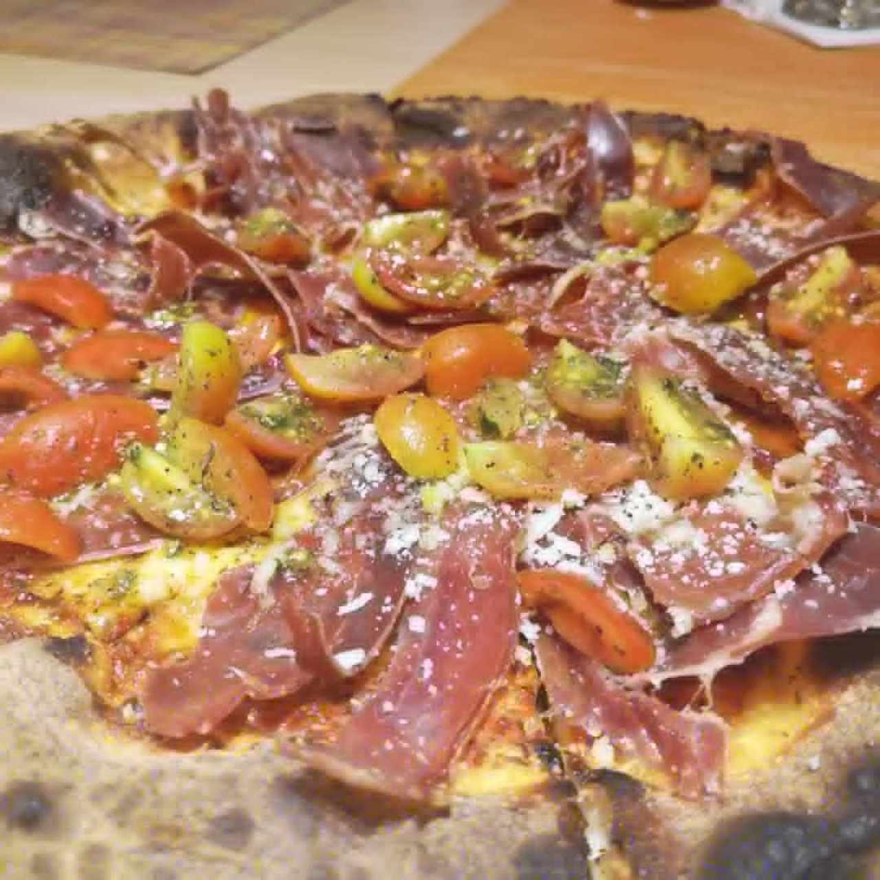 Pizza con prosciutto